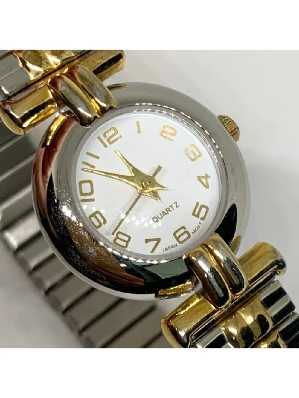 Women’s quartz analog watch silver gold tone 23mm stretch band running